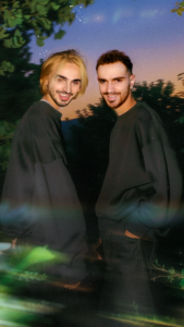 Adrián Mills & Jersey